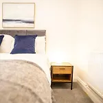 Deluxe Modern 1&2 Bed Apartments Near Brighton Beach & Station
