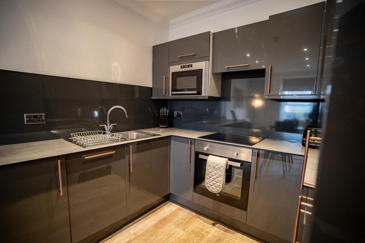 Deluxe Modern 1&2 Bed Near & Station *
