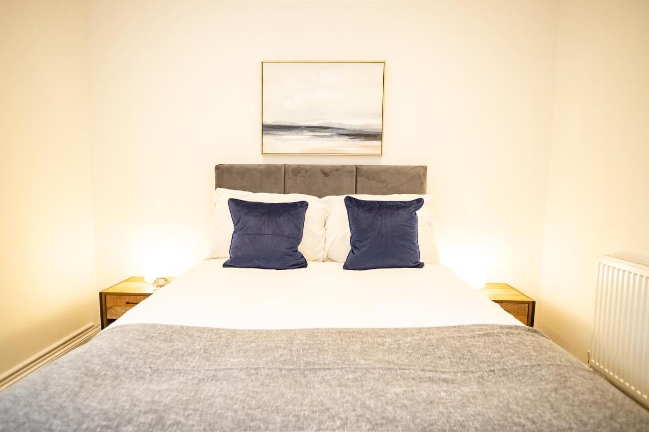 Deluxe Modern 1&2 Bed Near & Station *