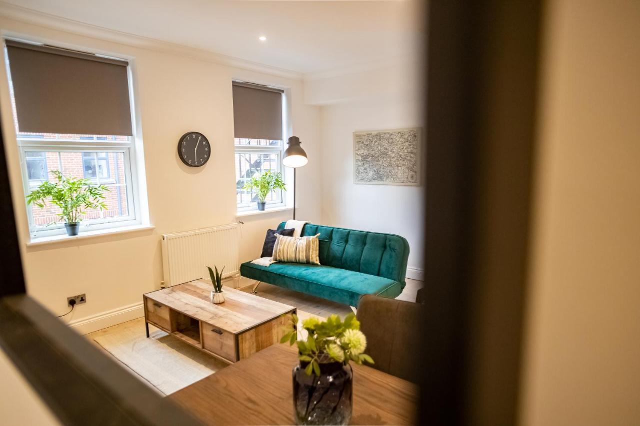 Deluxe Modern 1&2 Bed Near & Station