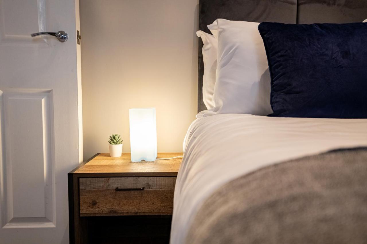 Apartment Deluxe Modern 1&2 Bed Near & Station