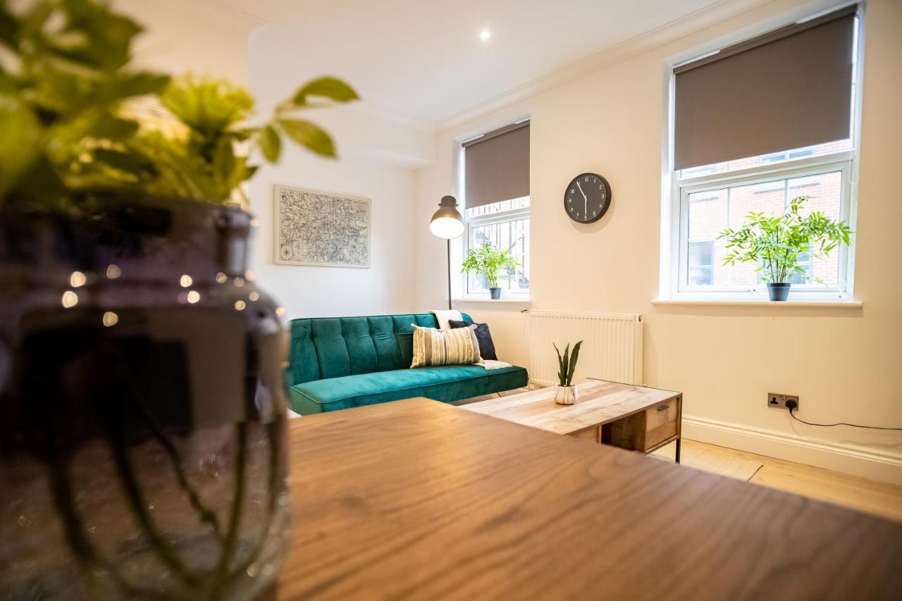 Apartment Deluxe Modern 1&2 Bed Near & Station